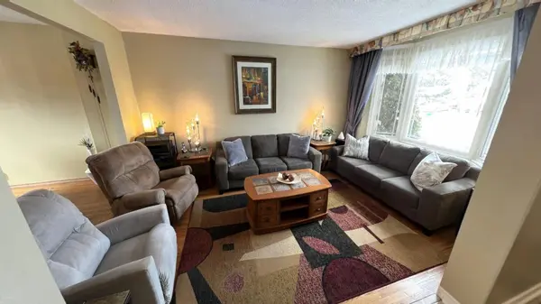 56 Fieldgate DR, Barrhaven, ON K2J 1T9