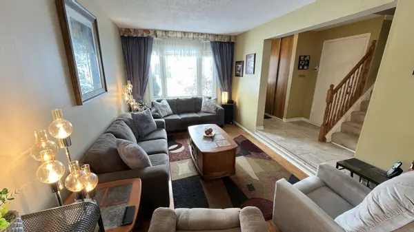 56 Fieldgate DR, Barrhaven, ON K2J 1T9