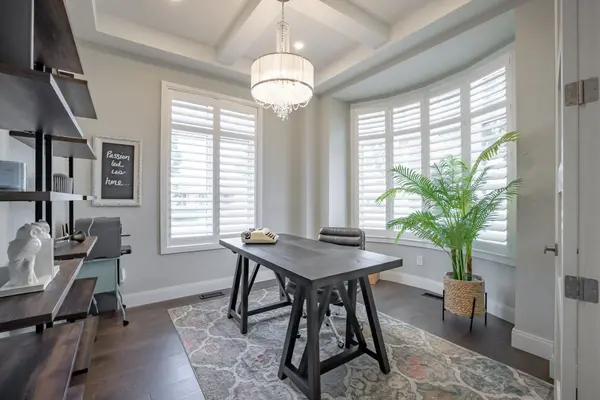 4 LOCKMAN DR, Hamilton, ON L9K 0C1