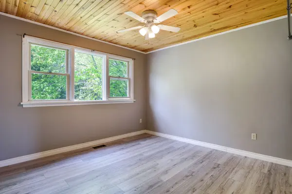 311 CHEMAUSHGON RD, Bancroft, ON K0L 1C0