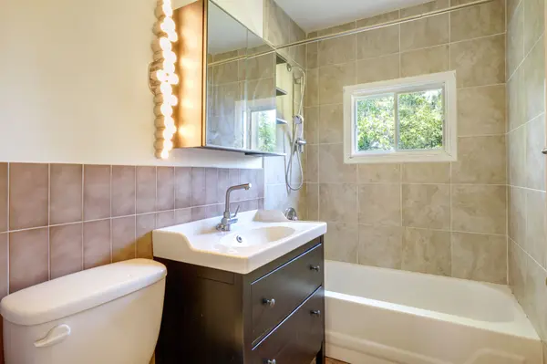 311 CHEMAUSHGON RD, Bancroft, ON K0L 1C0