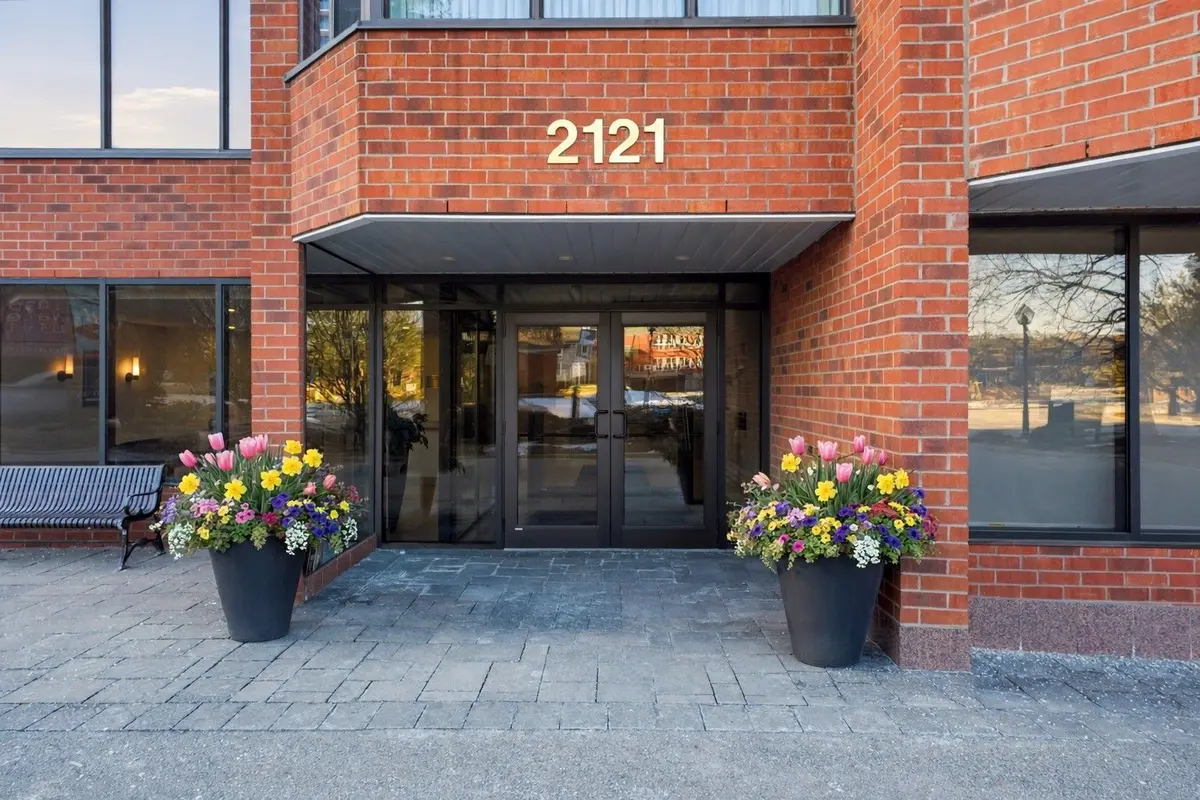 2121 Lakeshore RD #603, Burlington, ON L7R 1C9