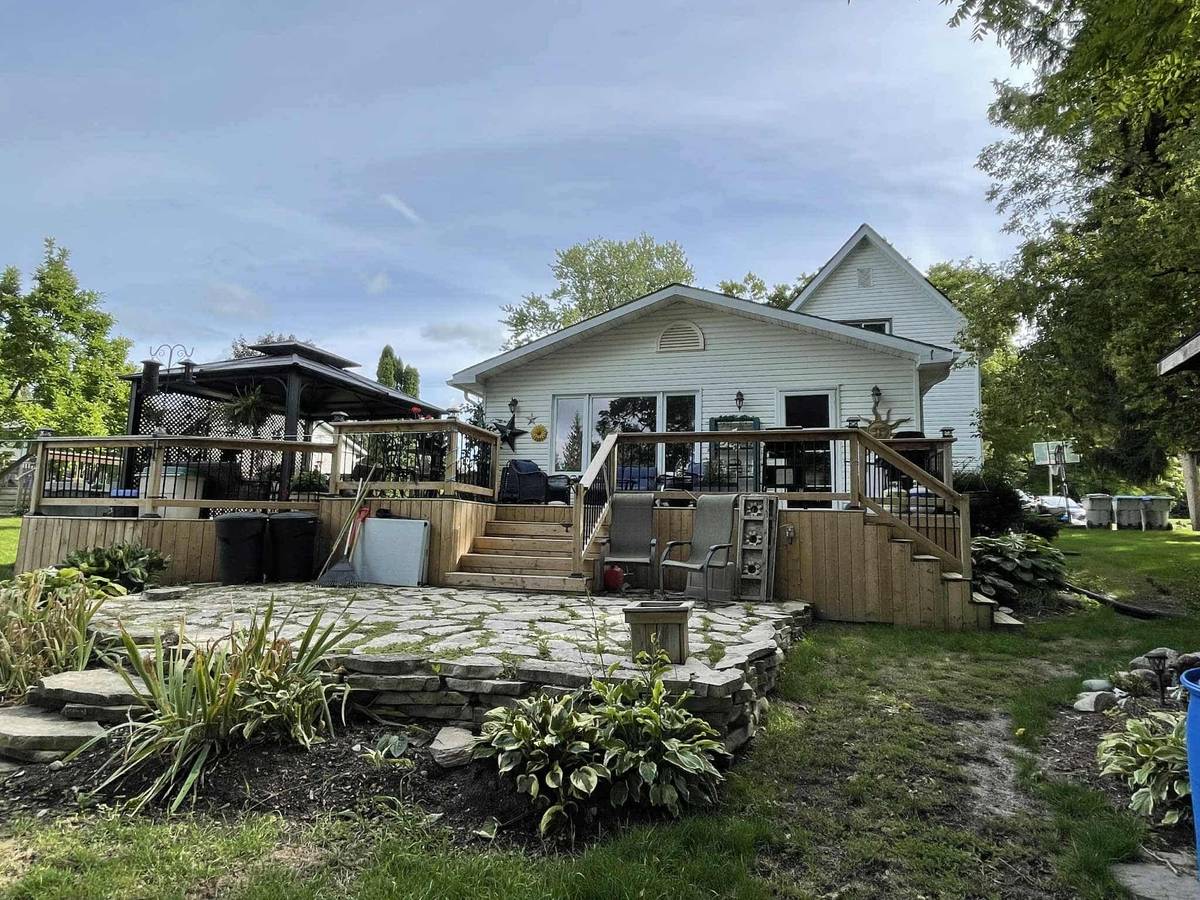 27 Harpurhey RD, Huron East, ON N0K 1W0