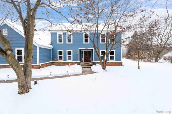 26192 Hidden Valley DR, Farmington Hills, MI 48331
