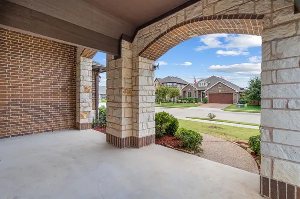 1609 Emerald Tree Place, Aubrey, TX 76227
