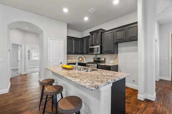 1609 Emerald Tree Place, Aubrey, TX 76227