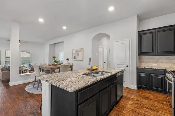 1609 Emerald Tree Place, Aubrey, TX 76227