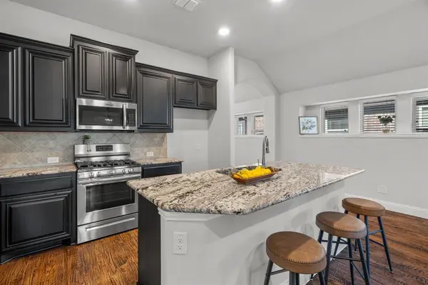 1609 Emerald Tree Place, Aubrey, TX 76227