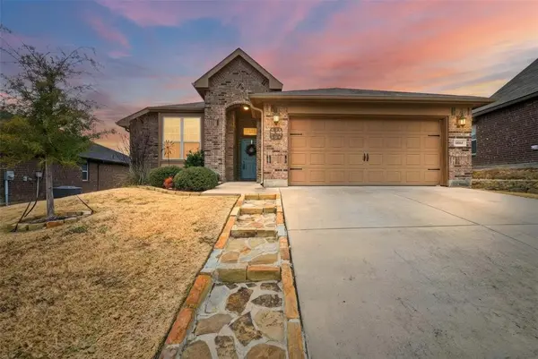 10864 Live Oak Creek Drive,  Fort Worth,  TX 76108
