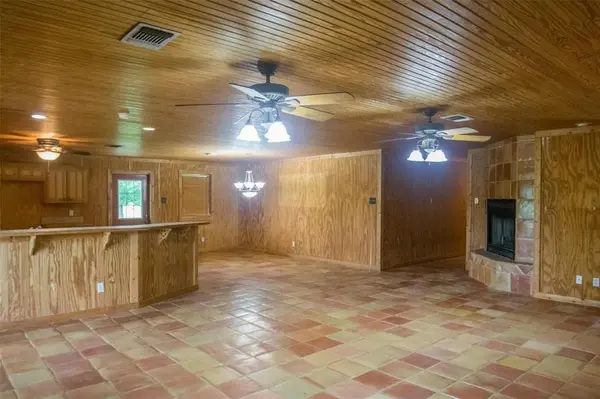 13630 N County Line Road, Ponder, TX 76259