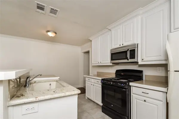 814 W College Street, Sherman, TX 75092