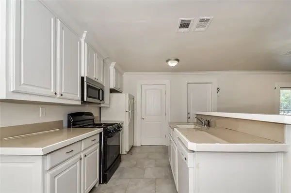 814 W College Street, Sherman, TX 75092