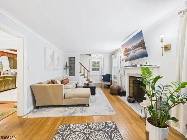 402 W Gibbons St, Linden City, NJ 07036