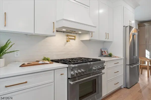 13 Oneida Dr, Westfield Town, NJ 07090