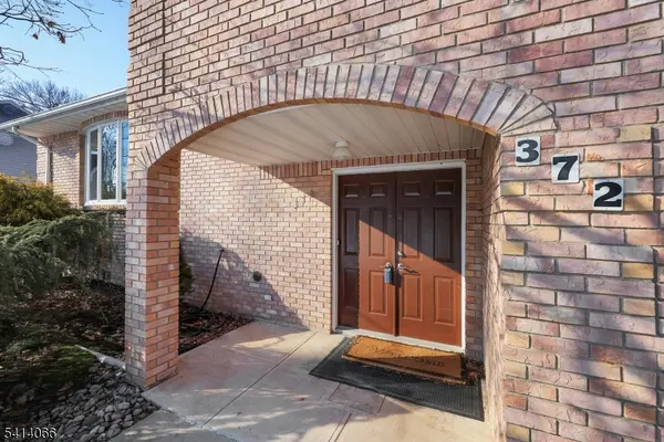 372 Willow Way, Clark Twp., NJ 07066