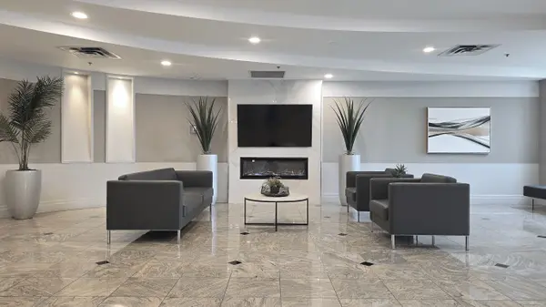 39 Oneida CRES #721, Richmond Hill, ON L4B 4T9