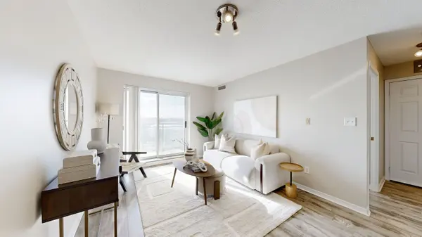 39 Oneida CRES #721, Richmond Hill, ON L4B 4T9