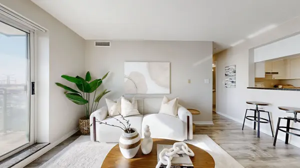 39 Oneida CRES #721, Richmond Hill, ON L4B 4T9