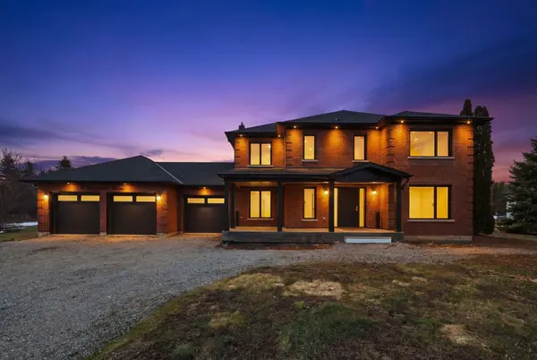 8 Brownlee DR, Bradford West Gwillimbury, ON L3Z 2A4