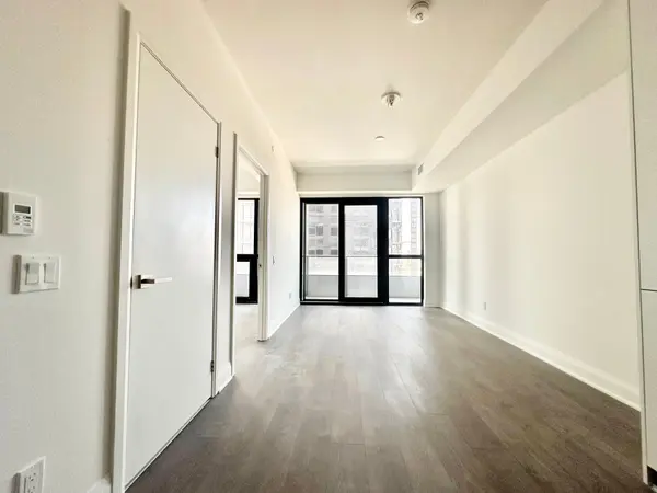 2 Erskine RD #2408, Mississauga, ON L5B 0S1