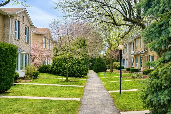 5475 Lakeshore RD #51, Burlington, ON L7L 1E1