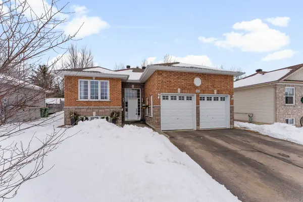 669 Fairview AVE S, Laurentian Valley, ON K8A 8N4