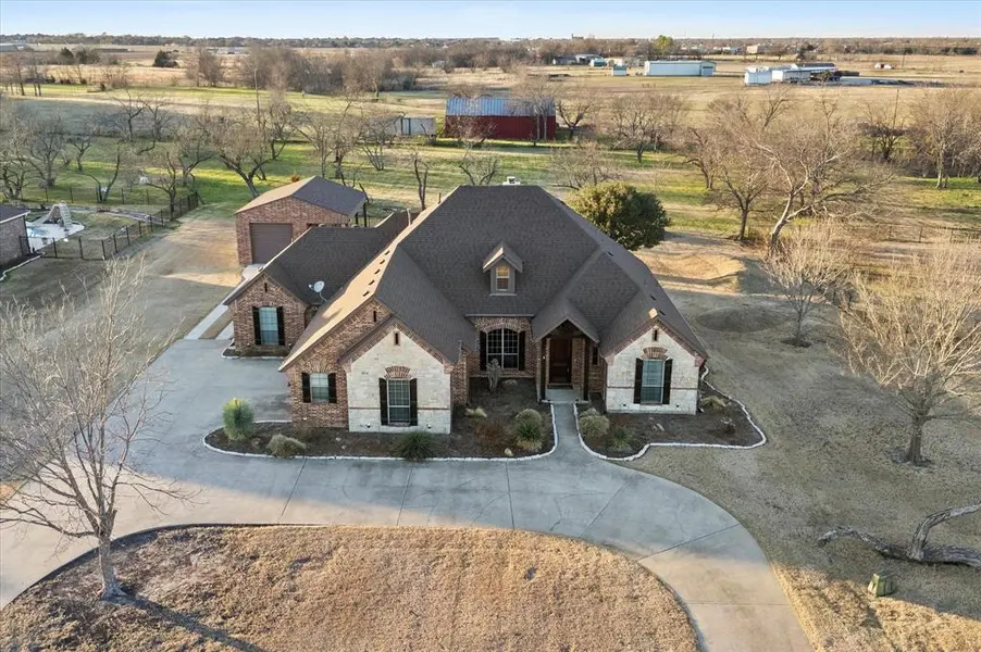 7710 Fall Creek Road, Terrell, TX 75160