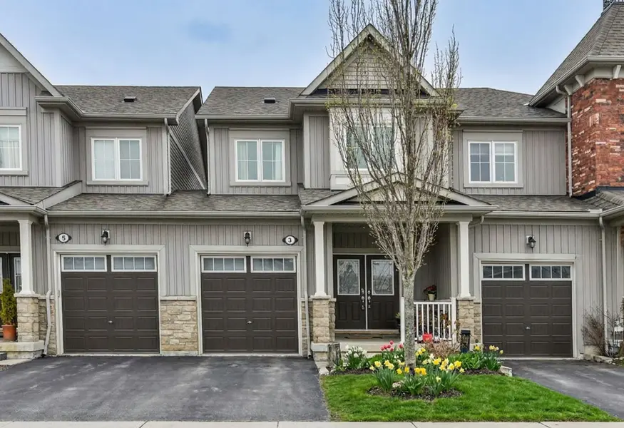 3 Hadleigh WAY, Whitby, ON L1M 0L4