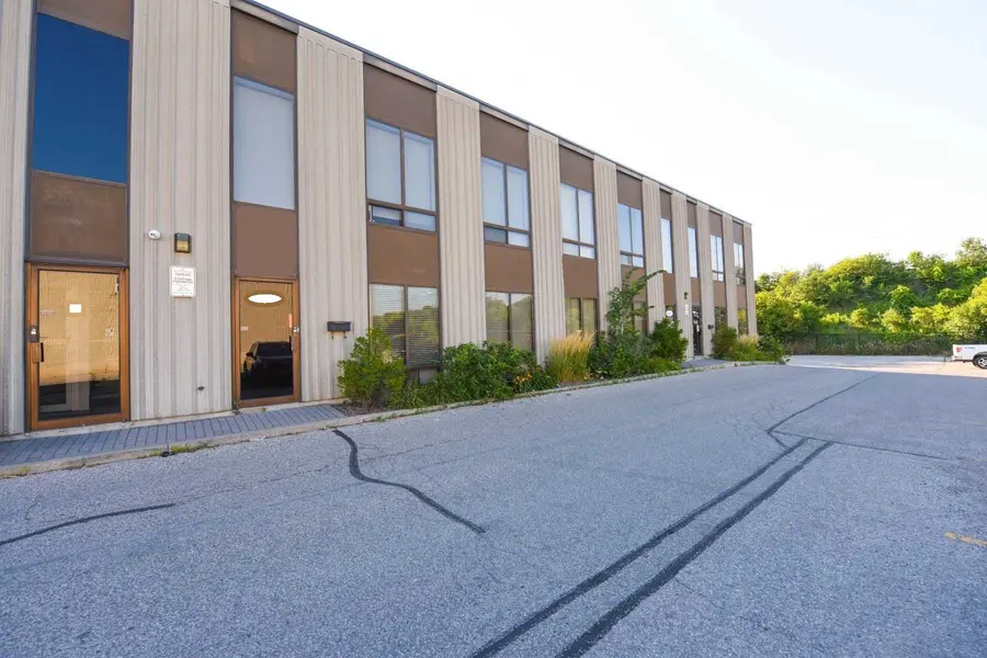 100 Hanlan RD #12, Vaughan, ON L4L 4V8