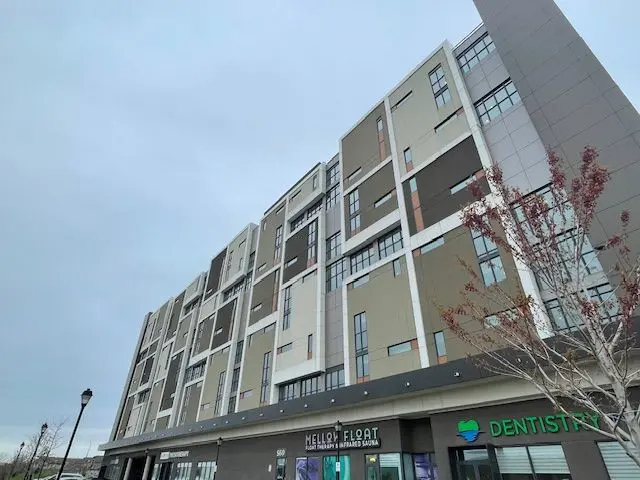 560 North Service RD #404, Grimsby, ON L3M 0G3