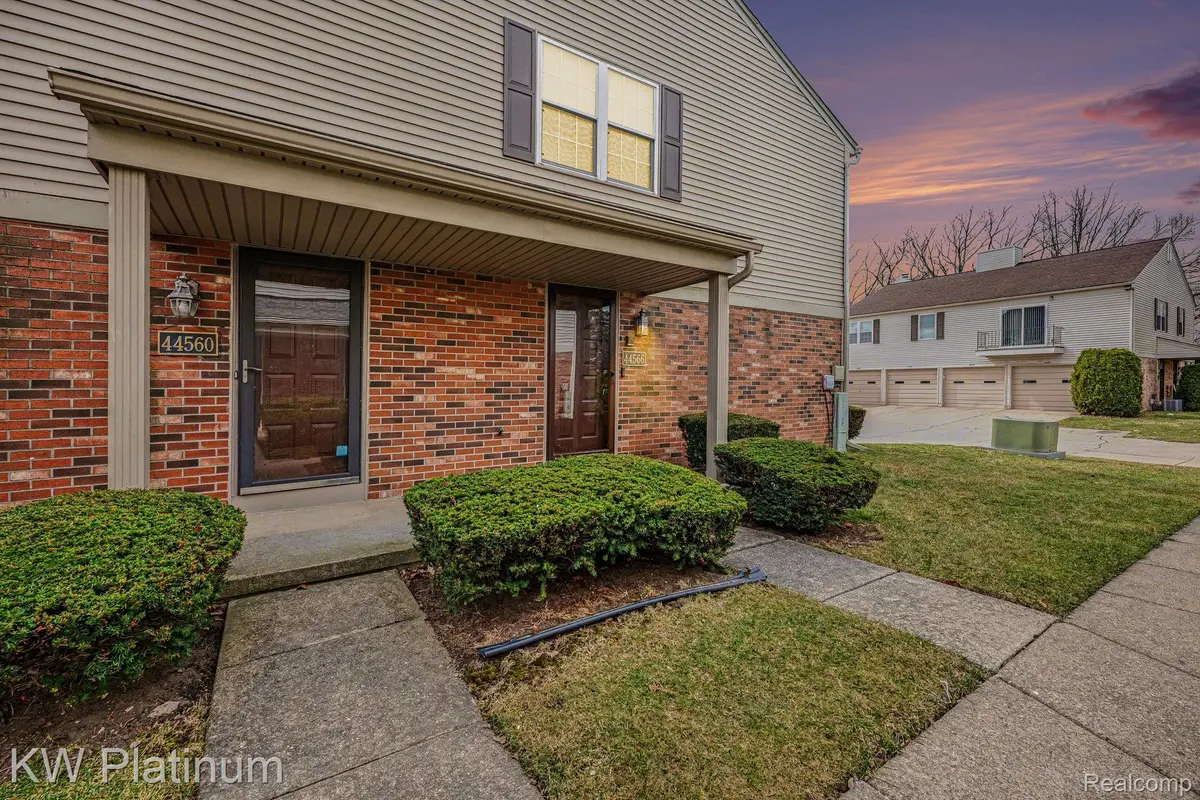 44566 N Bunker Hill DR #100, Clinton Charter Township, MI 48038