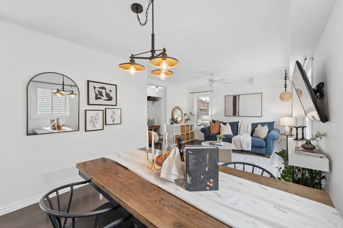 124 Humphrey DR, Ajax, ON L1S 4Y7