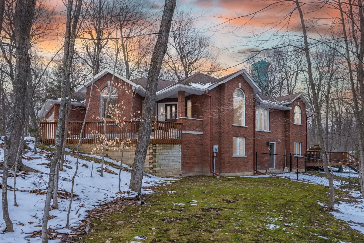 2 Riverside DR, Kingston, ON K7L 4V1