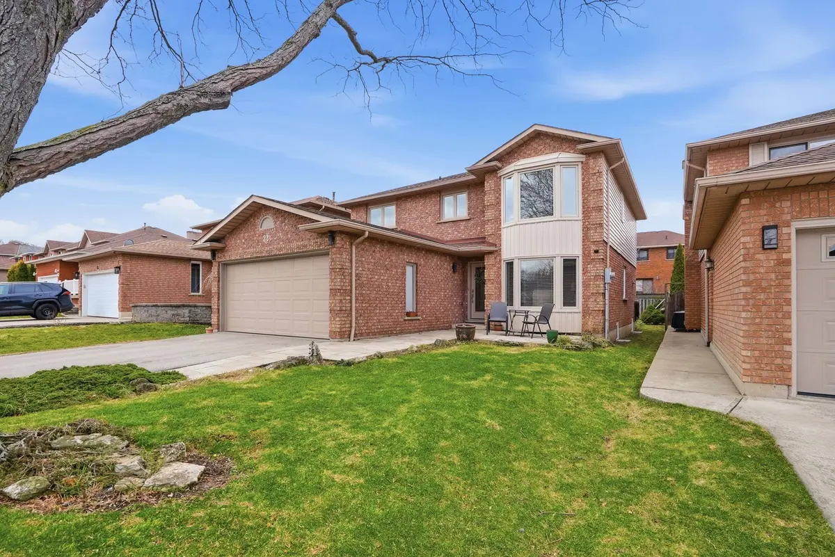 31 Republic AVE, Hamilton, ON L9B 2G6