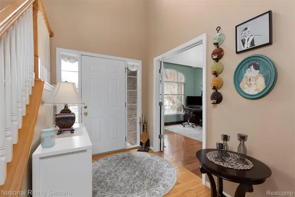 678 Joshua DR, Highland Charter Township, MI 48356