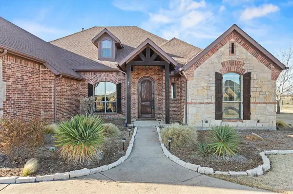 7710 Fall Creek Road, Terrell, TX 75160