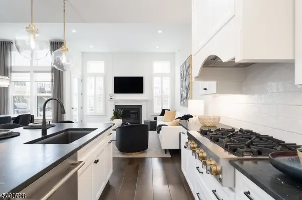 3 Concord Ct, Warren Twp., NJ 07059