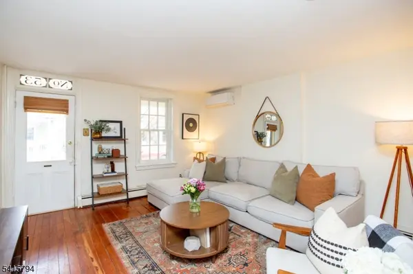 53 Buttonwood St, Lambertville City, NJ 08530