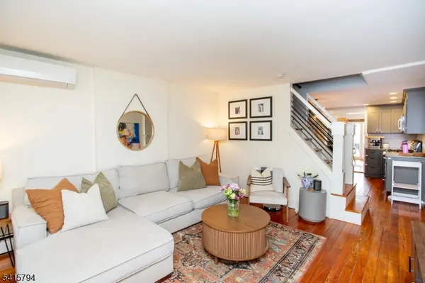 53 Buttonwood St, Lambertville City, NJ 08530