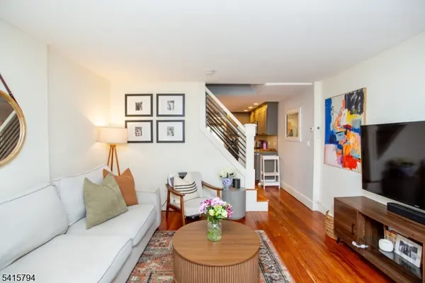 53 Buttonwood St, Lambertville City, NJ 08530