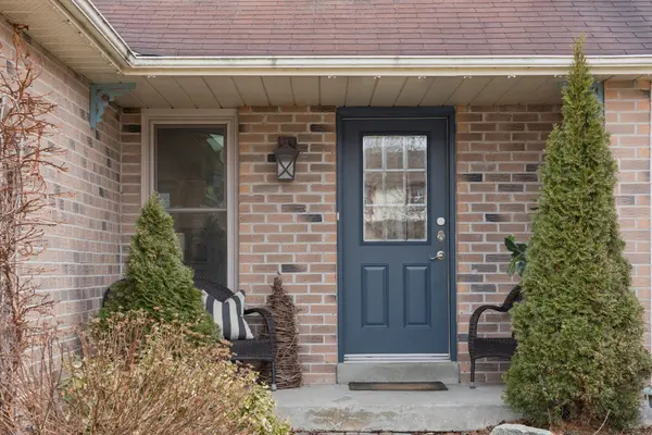 124 Humphrey DR, Ajax, ON L1S 4Y7