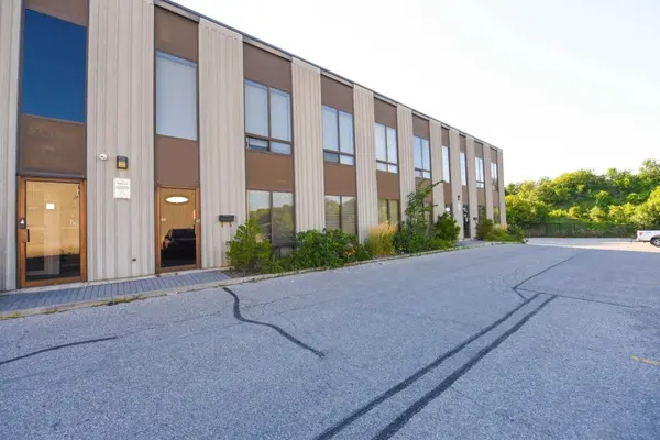 100 Hanlan RD #12, Vaughan, ON L4L 4V8