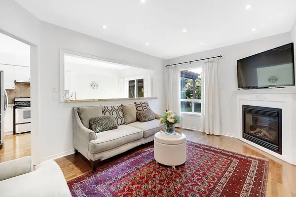 582 Plantation Gate, Newmarket, ON L3X 2C2