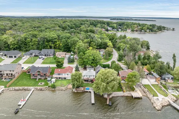 282 Robins Point RD, Tay, ON L0K 2A0