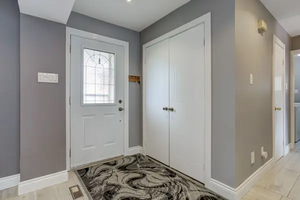 2055 Hunters Wood DR, Burlington, ON L7M 2T9