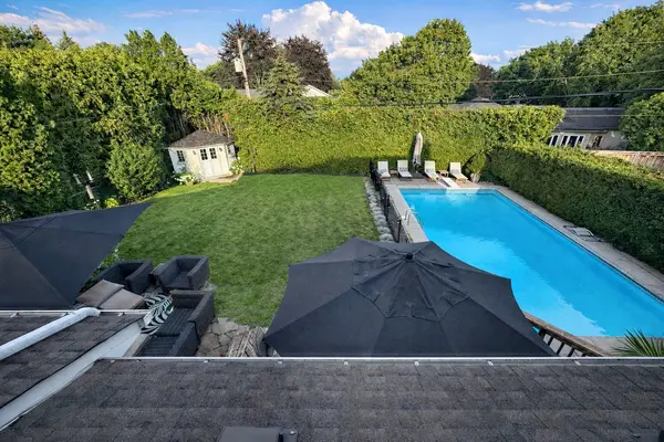 275 Camborne CRES, Burlington, ON L7N 2A4