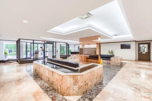 1 Rowntree RD #502, Toronto W10, ON M9V 5G7