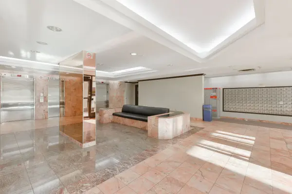 1 Rowntree RD #502, Toronto W10, ON M9V 5G7