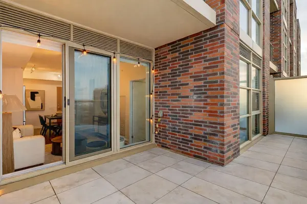 1787 St Clair AVE W #716, Toronto W03, ON M6N 0B7