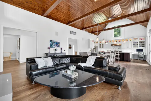 10 Grills RD, Kawartha Lakes, ON K0M 2C0